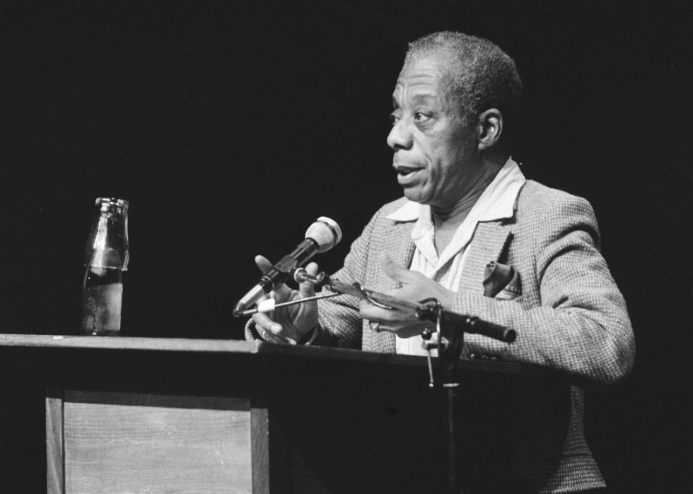 James Baldwin in timpul unei prelegeri la Amsterdam.