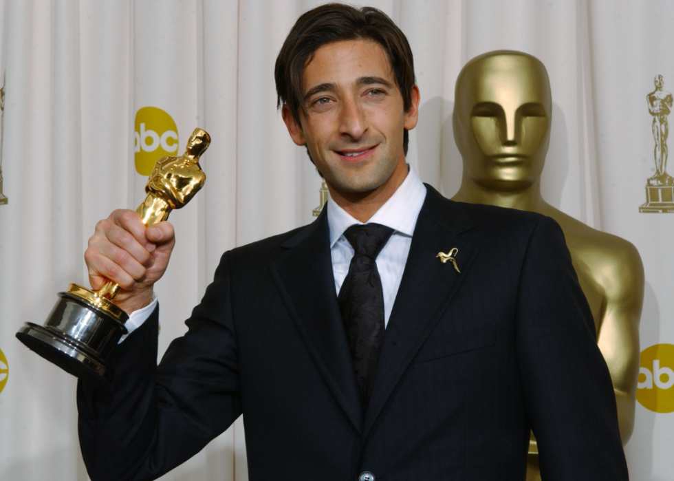 Adrien Brody pozeaza cu Oscarul pentru cea mai buna interpretare a unui actor intr-un rol principal pentru